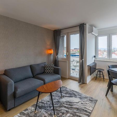Elegant Tour As Studio Gilly With Open Views And A Balcony In The Center Любляна Екстериор снимка