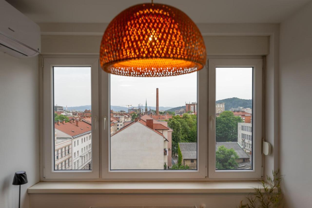 Elegant Tour As Studio Gilly With Open Views And A Balcony In The Center Любляна Екстериор снимка