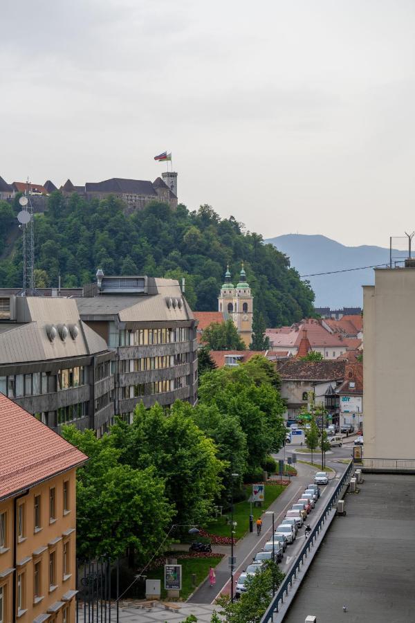 Elegant Tour As Studio Gilly With Open Views And A Balcony In The Center Любляна Екстериор снимка