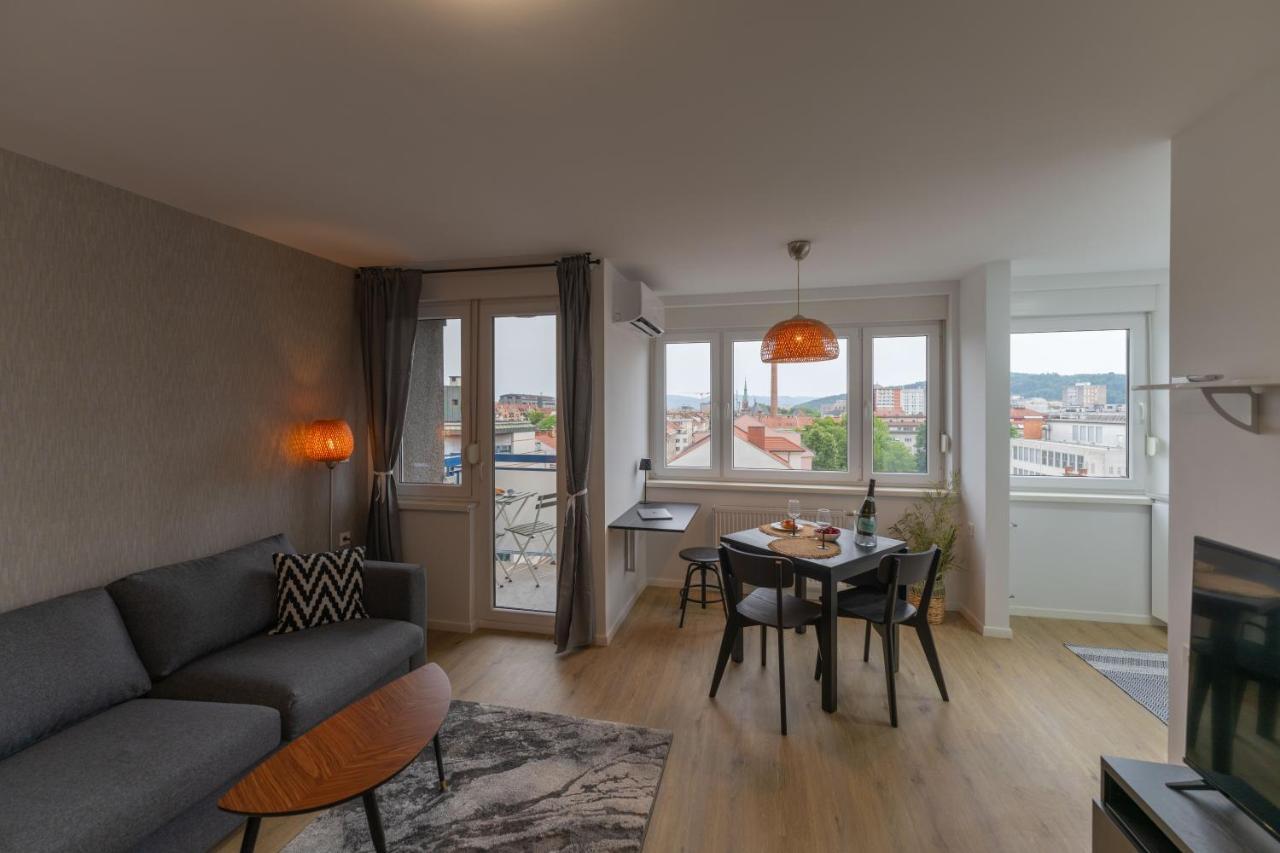 Elegant Tour As Studio Gilly With Open Views And A Balcony In The Center Любляна Екстериор снимка