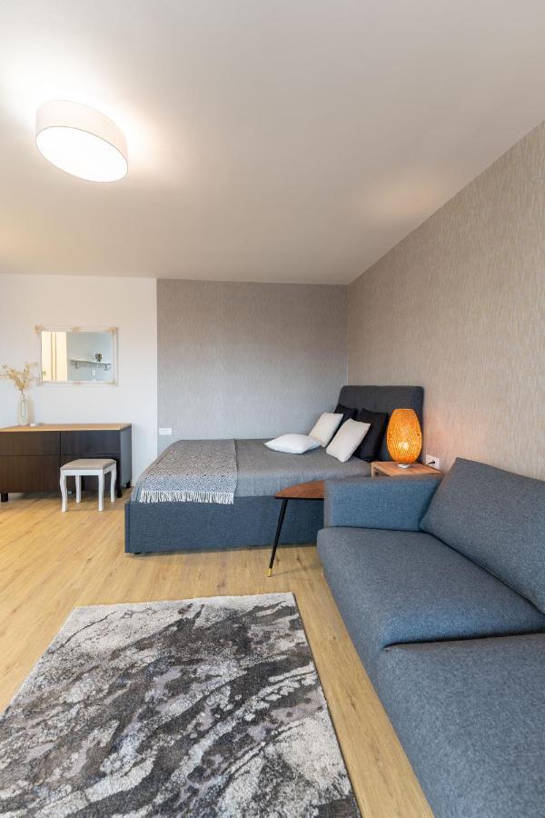 Elegant Tour As Studio Gilly With Open Views And A Balcony In The Center Любляна Екстериор снимка