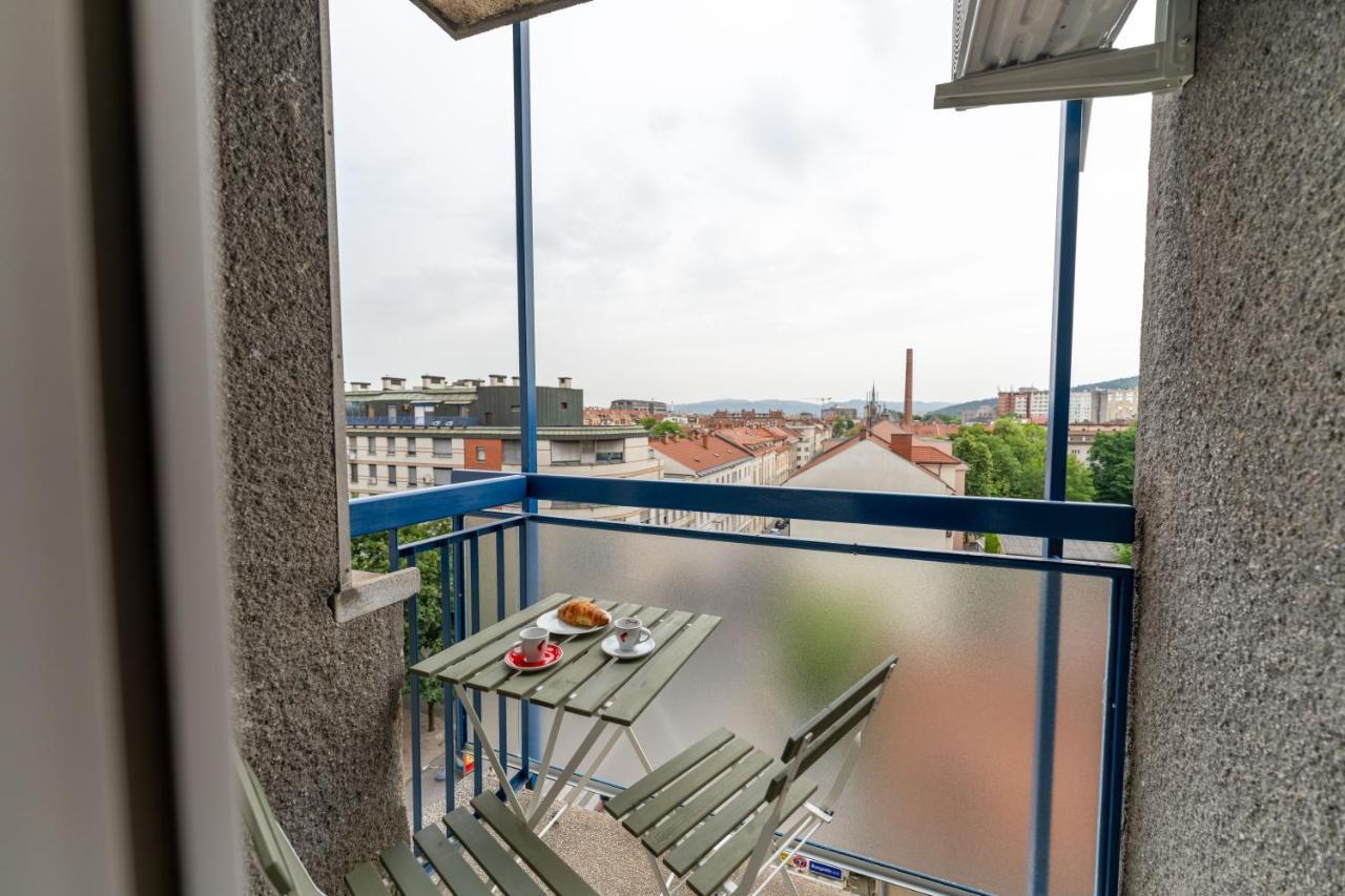 Elegant Tour As Studio Gilly With Open Views And A Balcony In The Center Любляна Екстериор снимка